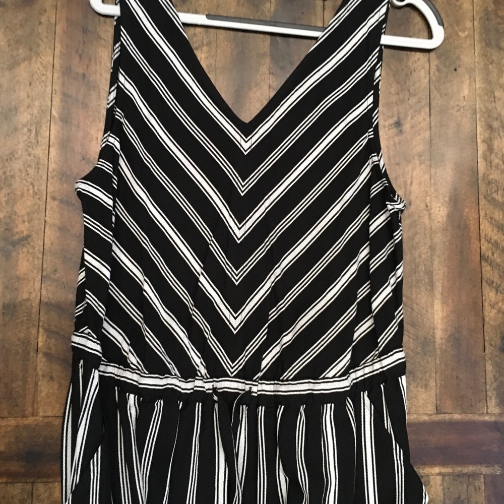 Fred David Med Romper Black/White Striped V-Neck Dress zip back tie front Breezy